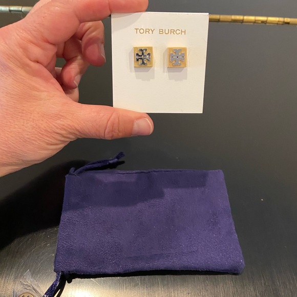 NWT Authentic luxury minimalist Tory Burch Block T Logo Stud Earrings